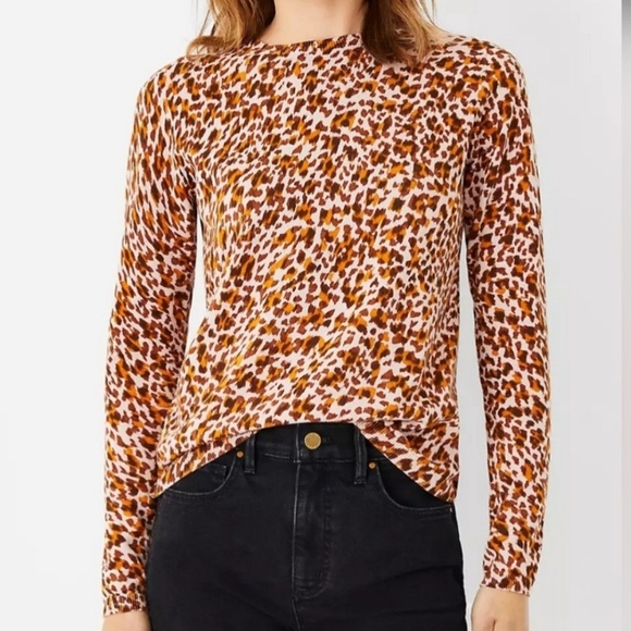 Ann Taylor Sweaters - 🐆 Ann Taylor Lightweight Crewneck Leopard Print Sweater, Women's M